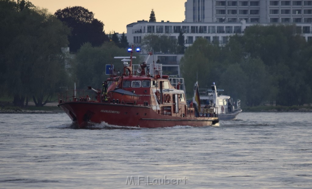 PRhein Koeln Porz Ensen Schwimmer untergegangen P084.JPG - Miklos Laubert